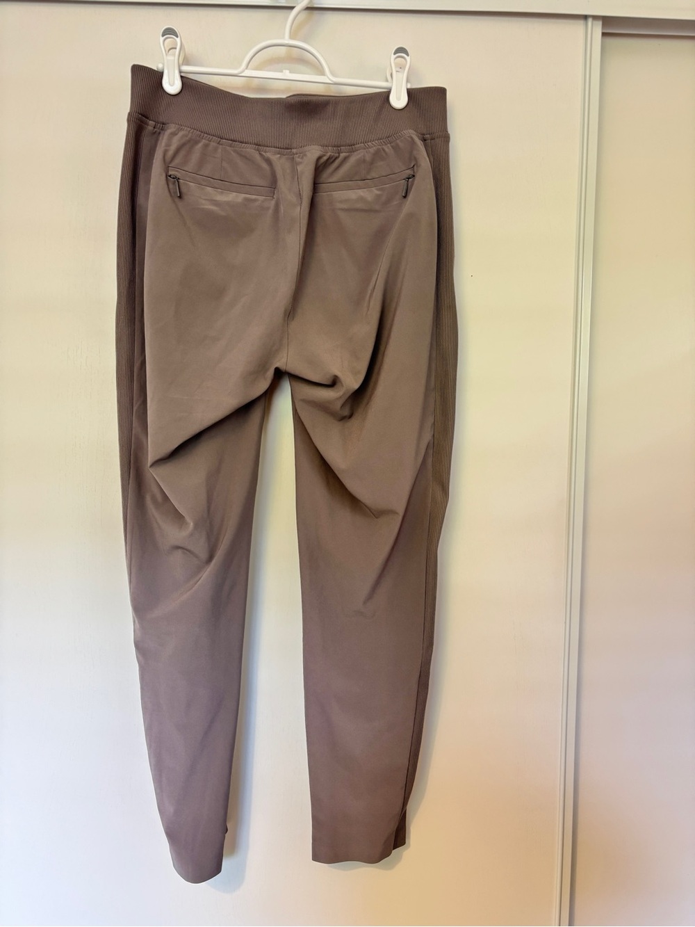 Athleta Brooklyn Ankle Pants Size 4 Grey Pull On Travel Silky Athleisure Slim - Picture 4 of 16